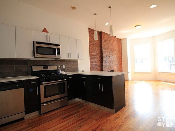 3rd image of 901 Jefferson Ave APT 3
