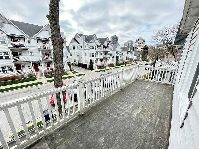 1811 N Warren Ave — Photo 9