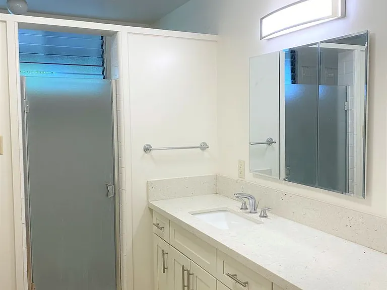 2702 Manoa Rd — Photo 15