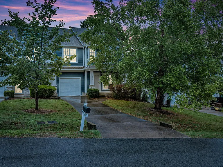 407 Normandy Cir — Photo 2