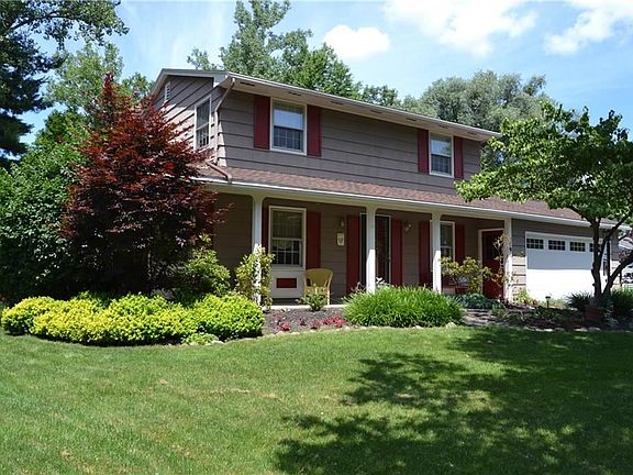 2nd image of 19 Ambleside Dr
