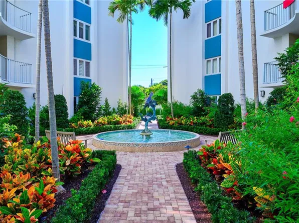 1300 Gulf Shore Blvd N APT 104, Naples, FL 34102