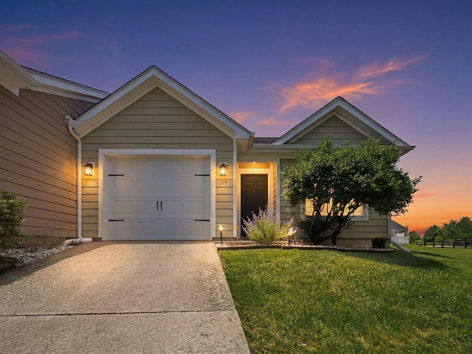 1st image of 215 Charleston Ct