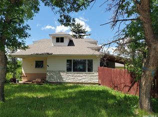 228 4th St E, Ponteix, SK S0N1Z0