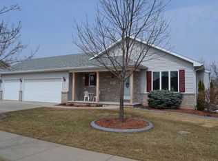 2060 Mayflower St, Kaukauna, WI 54130
