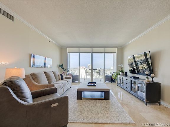 5th image of 1819 SE 17th St APT 1506