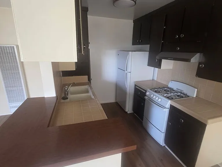 1343 N Curson Ave — Photo 7