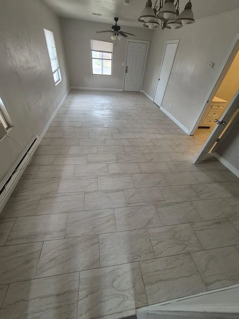 312 S Moore — Photo 2