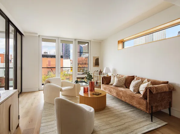 1110 Manhattan Avenue image 1 of 14