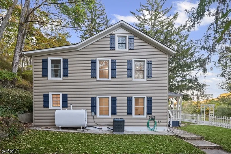 3 bed, 2.0 bath, $3,100 — Photo 2