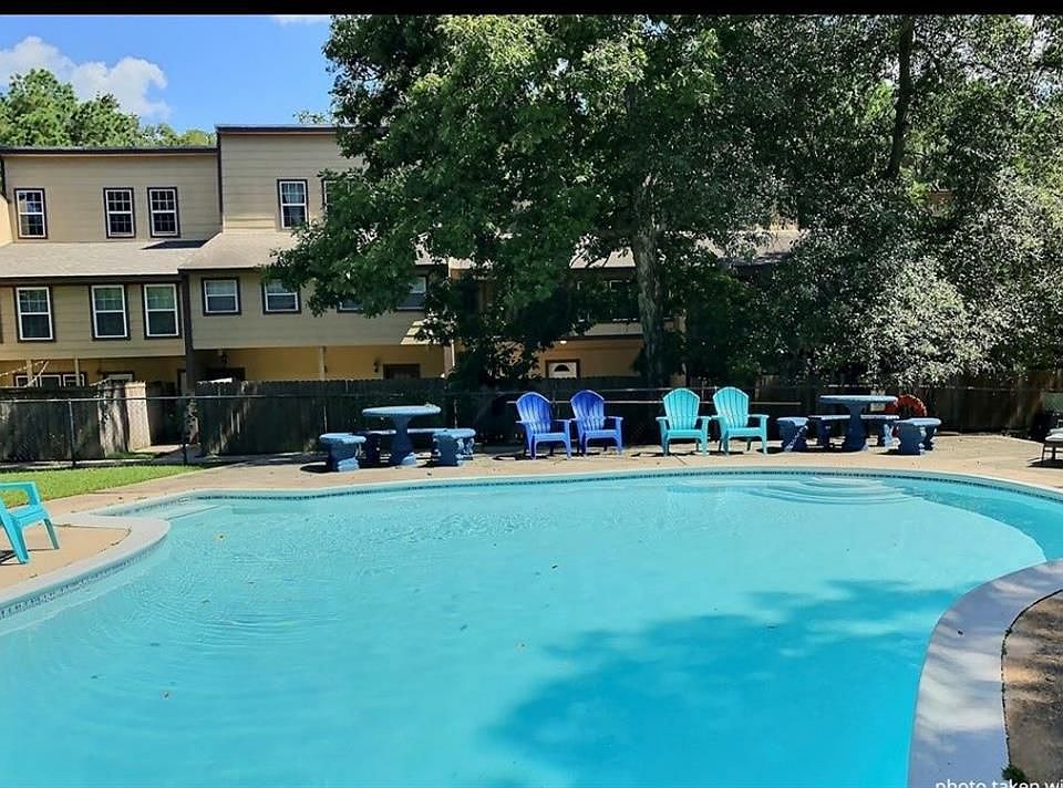 1st image of 17 Lakeway St