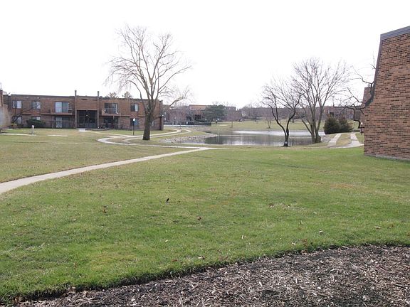 2nd image of 601 Limerick Ln APT 1C