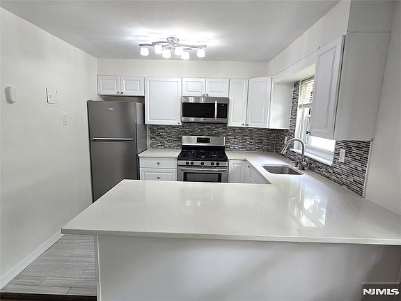 3rd image of 465 Maple Hill Dr APT 48