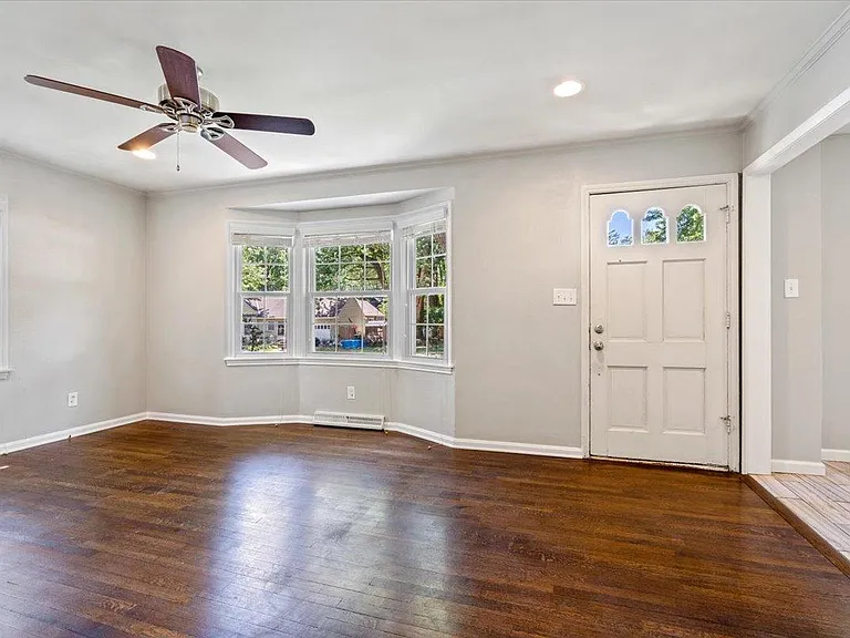 4935 Rosewood Dr — Photo 5