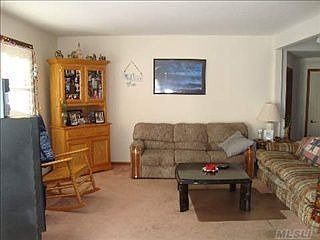4th image of 1 Somers Ln