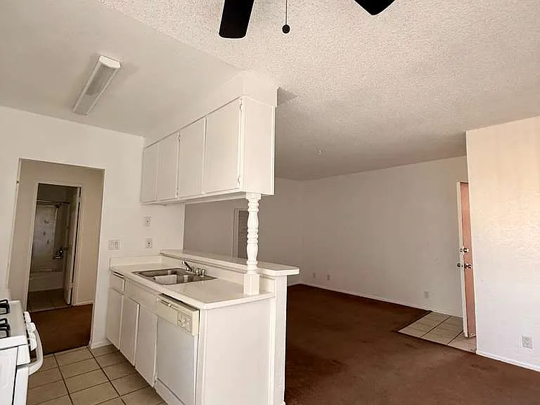 316 E Avenue Q #9 — Photo 12