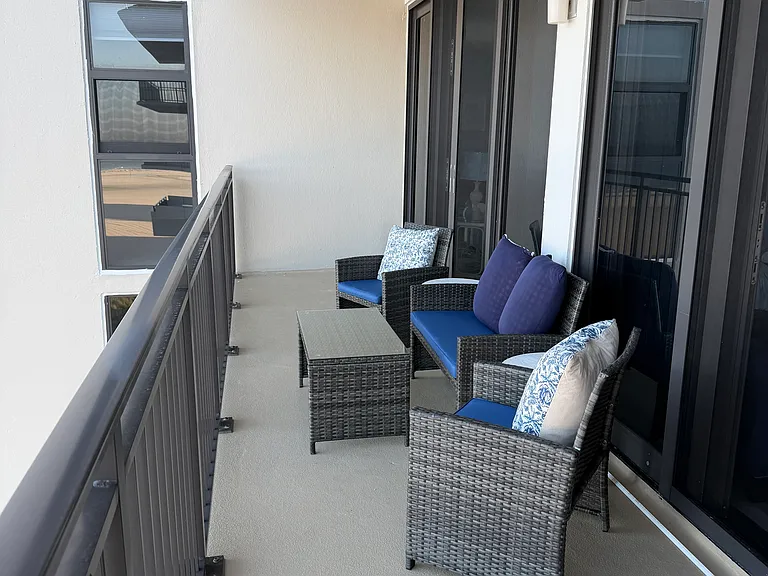 180 Seaview Ct #1001 — Photo 7
