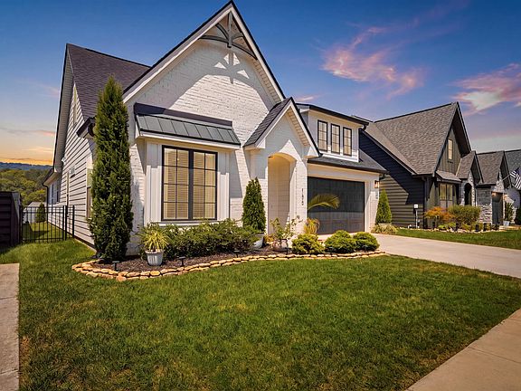 2nd image of 155 Yellowstone Way