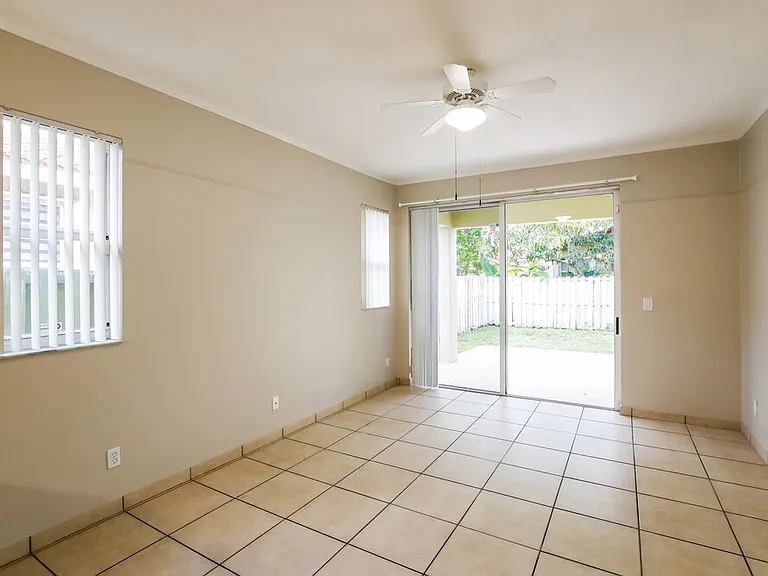 5401 SW 132nd Ter — Photo 7