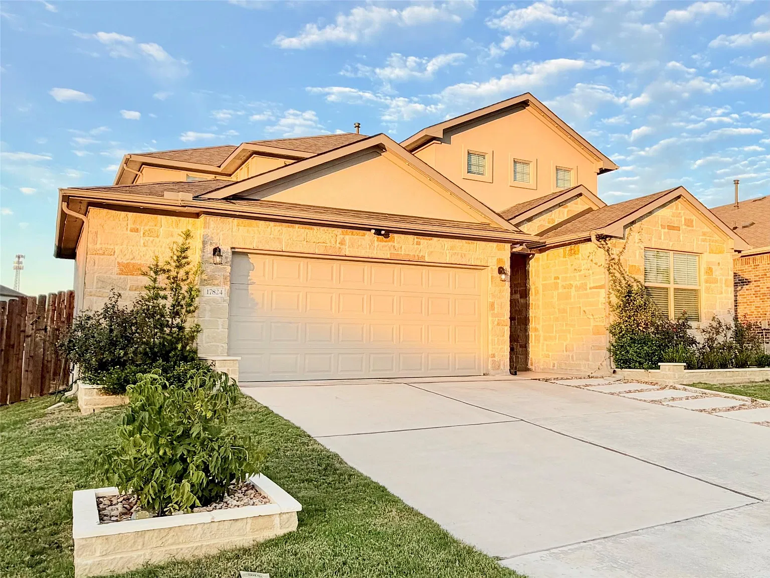 4 bed, 3.0 bath, 2562 sqft, $2,895 — Photo 2