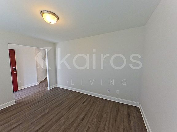 3rd image of 303 Hemlock Ct