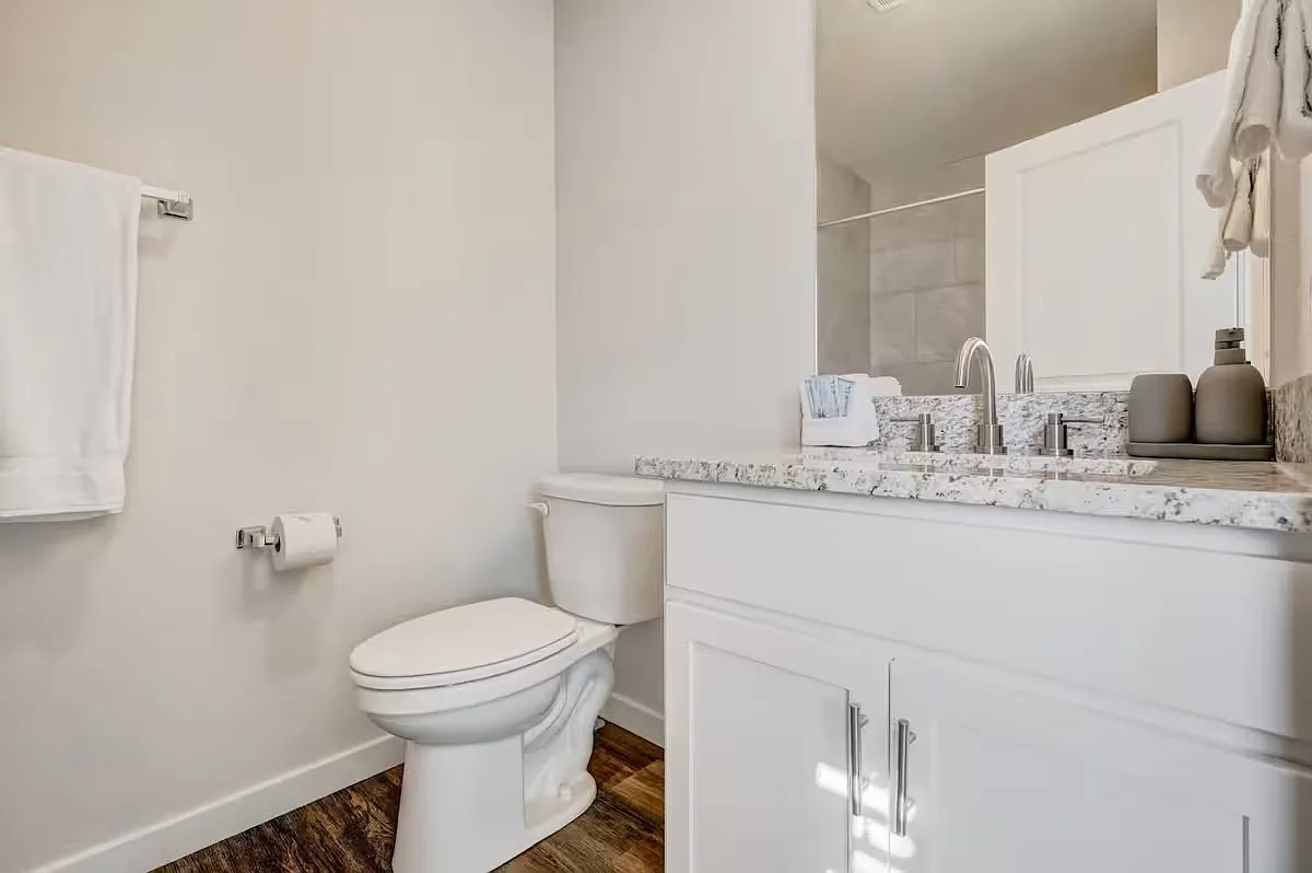 2220 E La Salle Street 101 — Photo 4