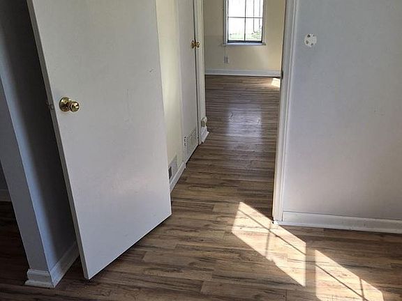 4th image of 11827 Emmons St