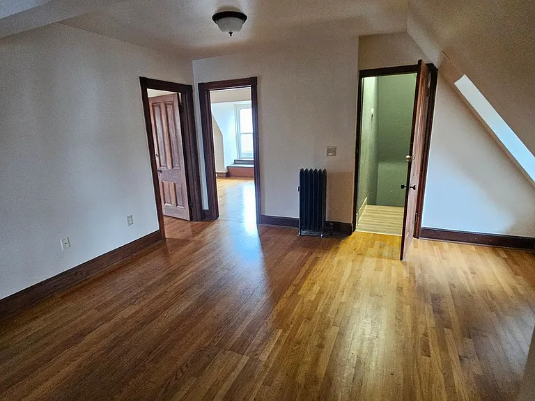 741 W 4th St — Photo 13