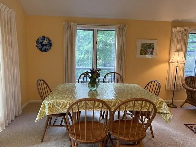 3 bed, 3.0 bath, 2340 sqft, $2,100 — Photo 2
