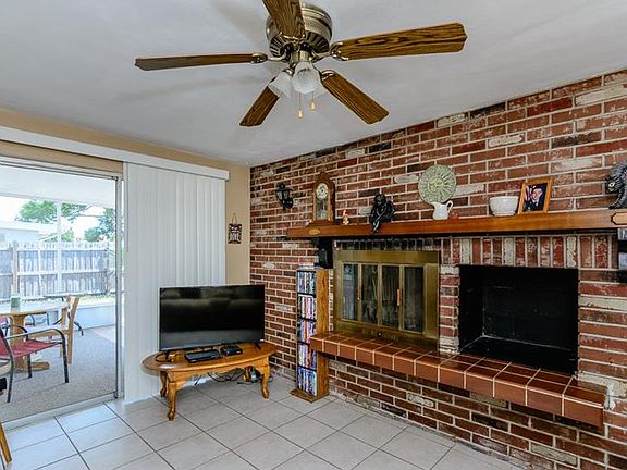 4th image of 3442 Columbus Dr