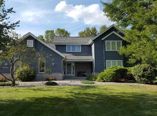 W328S8187 Memory Ln, Mukwonago, WI 53149