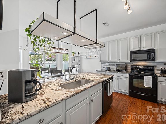 5th image of 1805 Crabapple Tree Ln