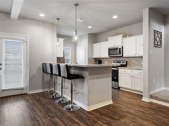 5th image of 512 Hayes Ln