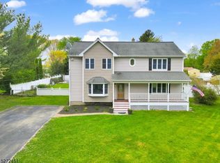 17 Navajo Trl, West Milford, NJ 07480