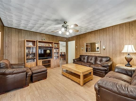 5th image of 2715 Eastridge Dr