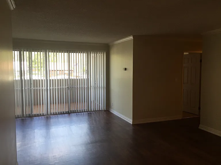 Irving Heights Apartments — Photo 40