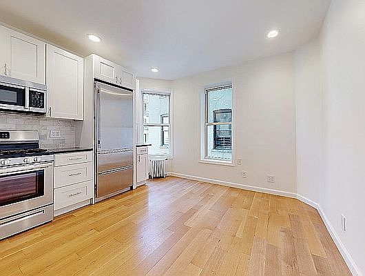 2nd image of 315 W 115th St #3FL2