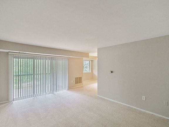 2nd image of 212 Park Terrace Ct SE APT 77