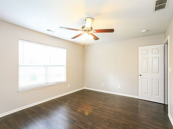 5th image of 9761 Trail Dr