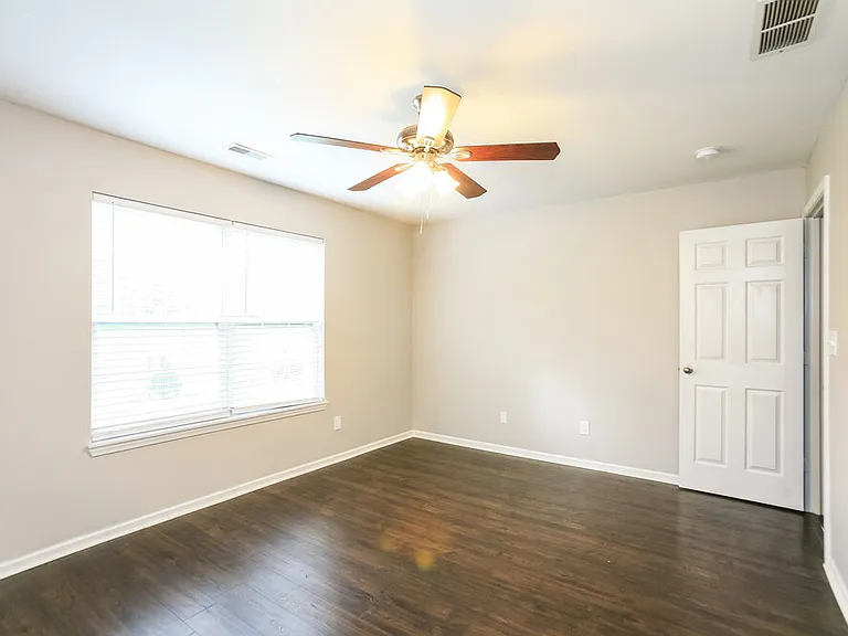 9761 Trail Dr — Photo 5