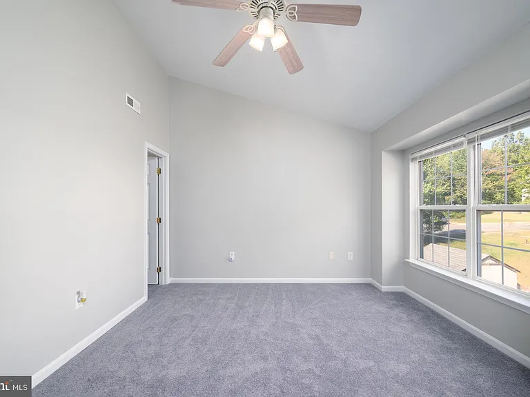 105 Brenwick Ct — Photo 15