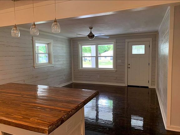 4th image of 2906 Wisteria Ave