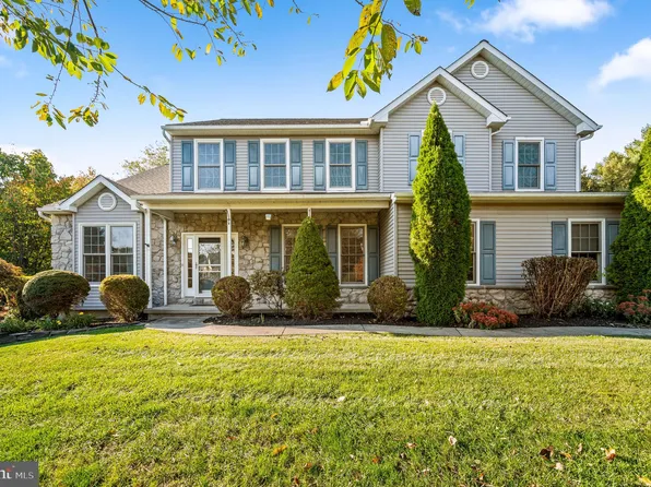 657 Heritage Dr, West Chester, PA 19382