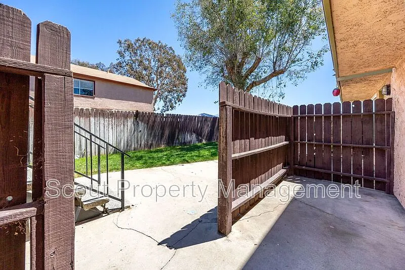 2 bed, 1.5 bath, 910 sqft, $1,950 — Photo 3