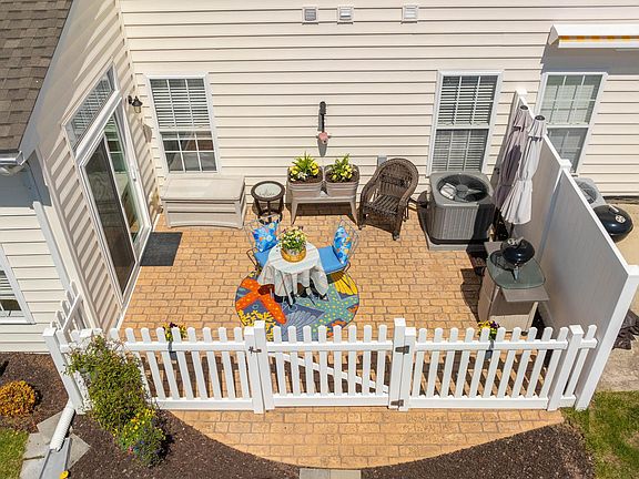 5th image of 37959 Bayview Cir E