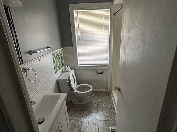 2nd image of 1065 Nokomis Way APT 2