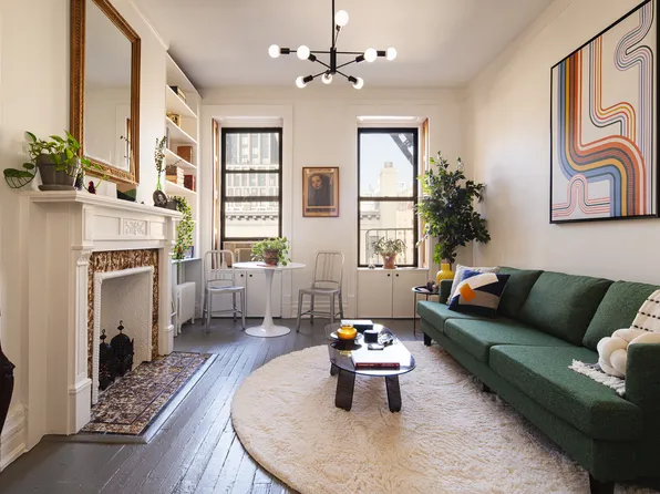 264 West 22nd Street image 1 of 6