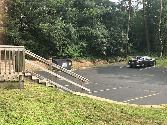 3rd image of 1439 Knollwood Ave