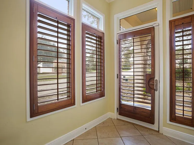 7516 Pinehurst Ct — Photo 4