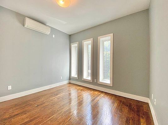 4th image of 114 Woodbine St #2A